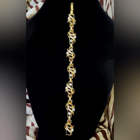 Vintage Crown Trifari 1955~1969 Gold Tone Trifanium w/Swarovski Crystal Bracelet - Picture 4 of 7